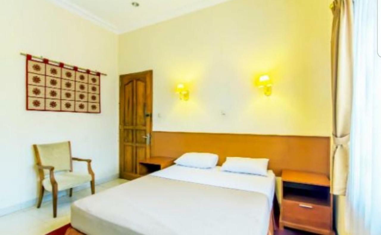Puri Bernadi Guest House Lembang Esterno foto