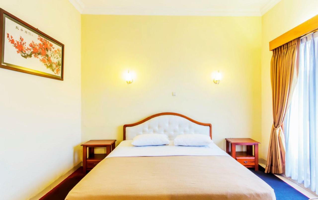 Puri Bernadi Guest House Lembang Esterno foto
