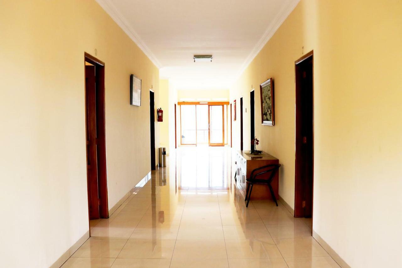 Puri Bernadi Guest House Lembang Esterno foto