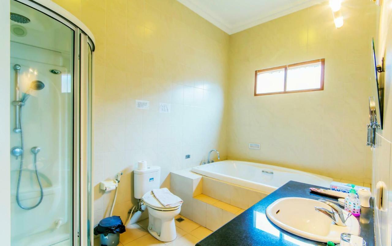 Puri Bernadi Guest House Lembang Esterno foto