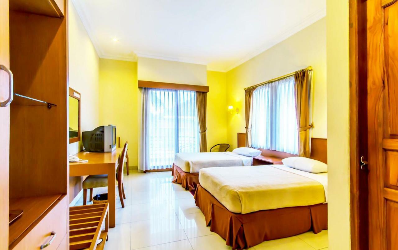 Puri Bernadi Guest House Lembang Esterno foto