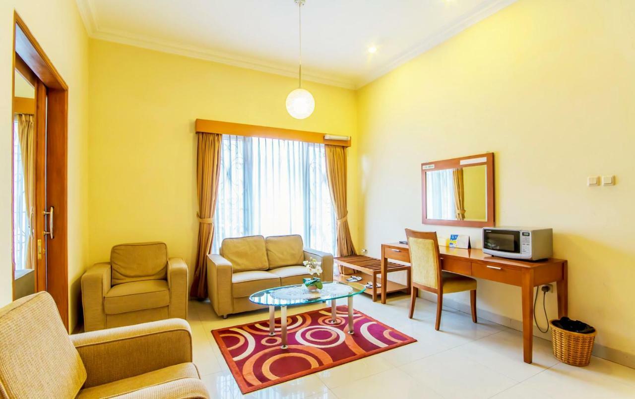 Puri Bernadi Guest House Lembang Esterno foto
