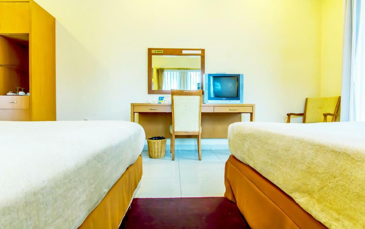 Puri Bernadi Guest House Lembang Esterno foto