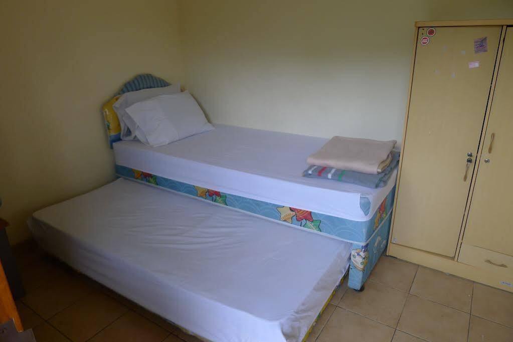 Puri Bernadi Guest House Lembang Esterno foto